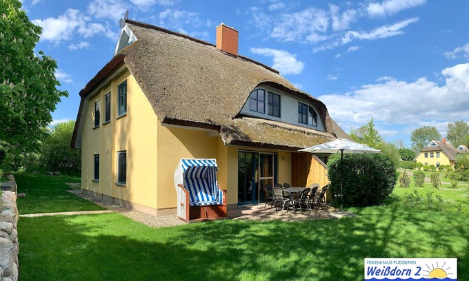 Puddemin House | Familienfreundliches Reetdachhaus Weißdorn 2 - DHH Weißdorn 2