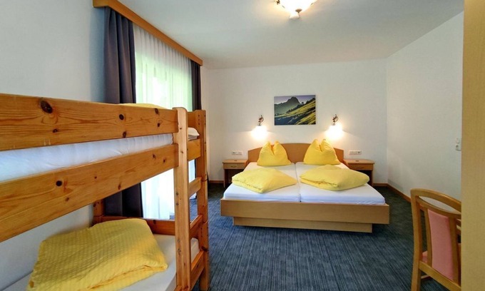 Fusch an der Grossglocknerstrasse House | Familienzimmer A+ - Wasserfall, Hotel