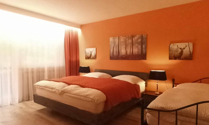 Donaueschingen Apartment | Familienzimmer Classic, Modern mit Balkon, 1 Doppelbett+1 Einzelbett