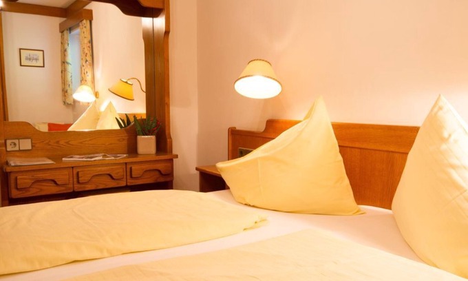 Bad Kleinkirchheim Bed & Breakfast | Familienzimmer mit Wohn- und Schlafraum Getrennt - Hotel-garni Haus Sonnblick