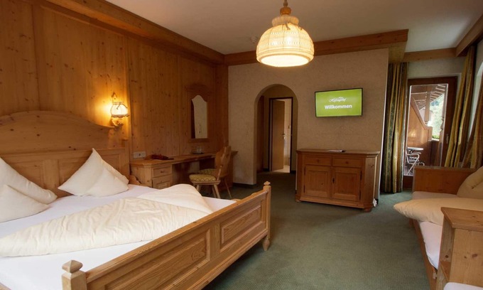 Sonnenberg House | Familienzimmer »morgensonne« Shortstay - Hotel Haflingerhof