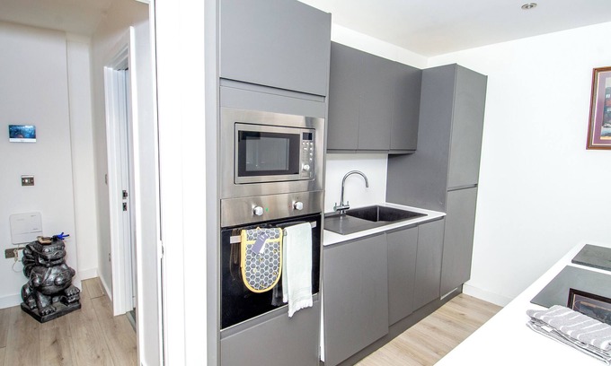 Bradford Apartment | Families and Contractors