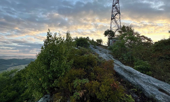 Mendota House | Family Adventure Base: Firepit, BBQ, outdoor games. Nearby Kayaking and Hiking!