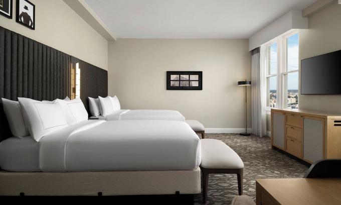 Downtown Tampa Hotel | Family Adventure in Tampa! Free Shuttle Service, Pet-friendly Property!