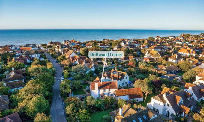 East Preston House | Family and dog friendly beach house with private parking and garden