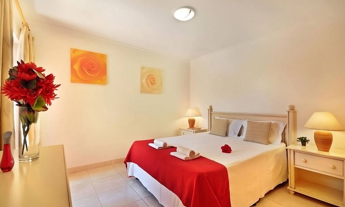 Meia Praia Hotel | Family and Friends Getaway! Fully-equipped Kitchen, Outdoor Pools, Free Parking!