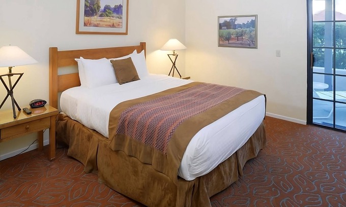 San Diego Country Estates Hotel | Family and Friends Vacation! Three Great Units, Pool, Hiking, Near Julian