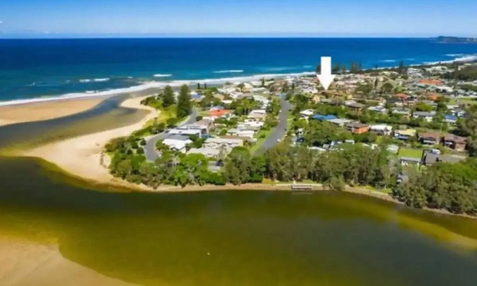 Lake Cathie House | Family and pet friendly home close to beach, lake, shops and town centre.