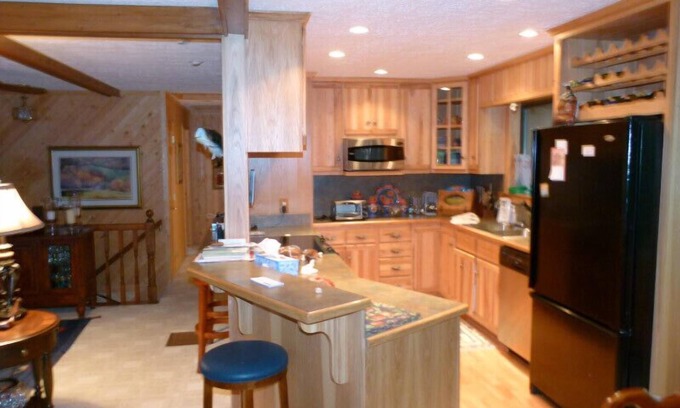 Burnsville House | Family And Pet Friendly Riverside Mountain Retreat
