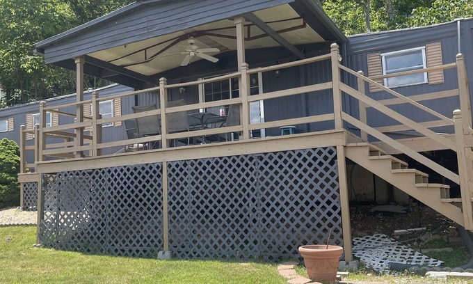Camdenton Cottage | Family and Pet friendly lakefront with Dock