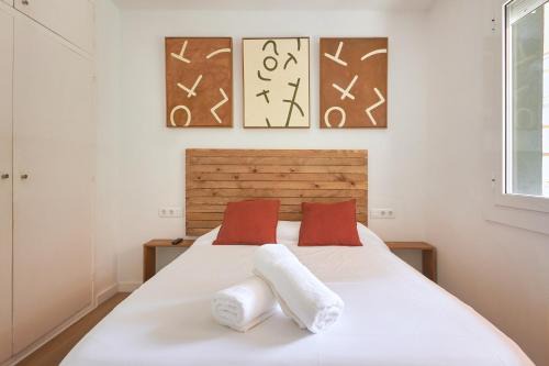 La Maternitat i Sant Ramon Apartment | Family Apartment Camp Nou by Maison Piñata