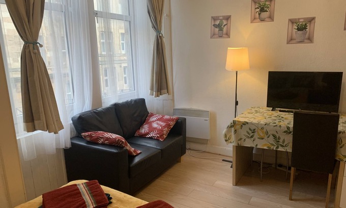 Merchiston Apartment | Family Apartment in Fountain Park