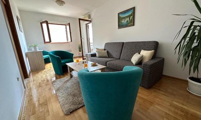 Vrpolje Apartment | Family apartment Makarska