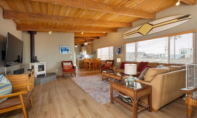 Opal Cliffs House | Family Beach Retreat HOT TUB. BIKES. SURF BOARDS, BBQ, BEACH ACCESS