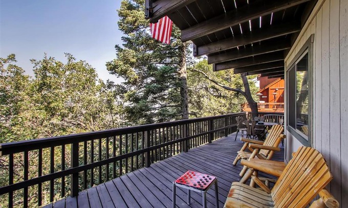 Lake Arrowhead House | Family Cabin with Game Room Near Hiking and Skiing!