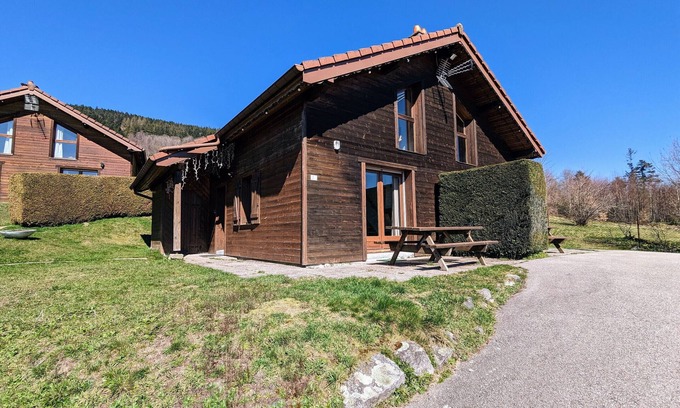 Gerardmer Cottage | Family chalet with fireplace in Gérardmer