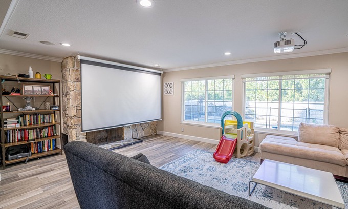 Fullerton House | Family & Children Friendly House w Pool and Security Gate - Central to OC & LA