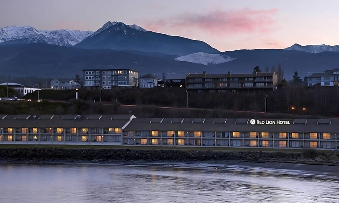 Port Angeles Hotel | Family Coastal Vacay in Red Lion Hotel Port Angeles Harbor! Fitness, Pool, Beach