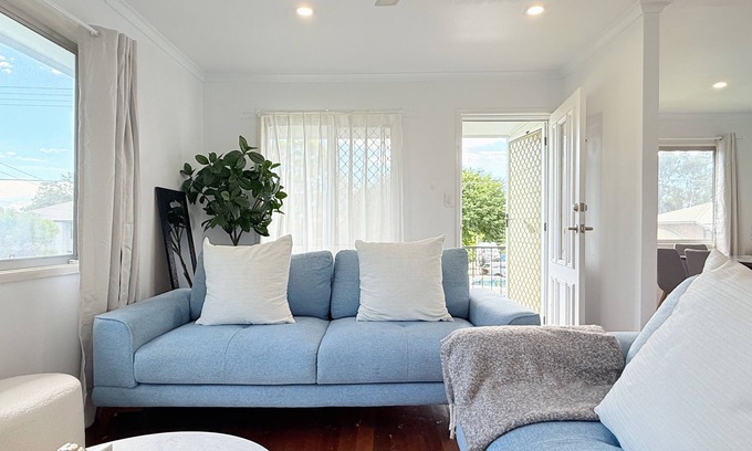 Acacia Ridge House | Family Comfort Modern 3BR Retreat