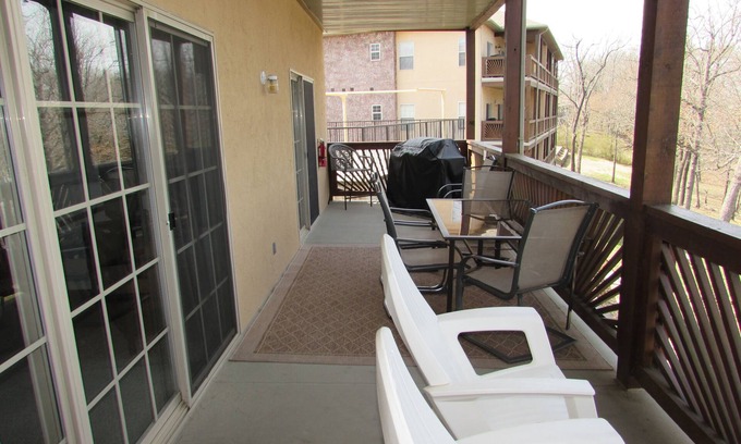 Hollister Condo | Family Condo B-4 near Table Rock Lake by RedAwning