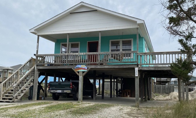 Topsail Beach Cottage | Family Cottage at south end of island