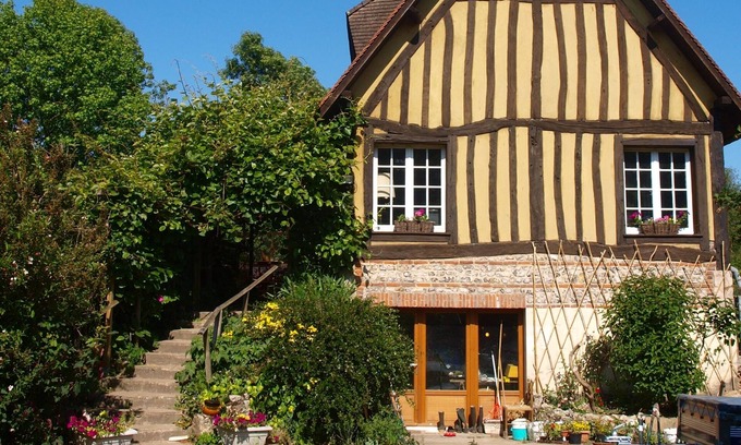 Tourville-sur-Arques House | Family cottage by the water, 9 people, 3 bathrooms, fireplace, 10 km from DIEPPE