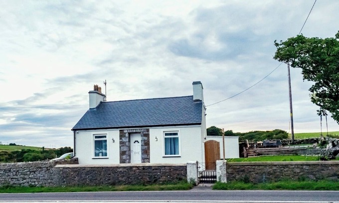 Llanfaethlu Cottage | Family Cottage, Firepit/bbq/hot Tub,set in an Area of Outstanding Natural Beauty
