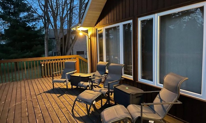 Baddow Cottage | Family Cottage with a hot tub & heated pool minutes to Highland Trails & Marina