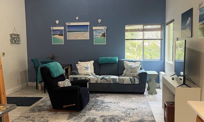 Pine Knolls Estates Cottage | Family & dog friendly Cottage with tons of amenities & perks!