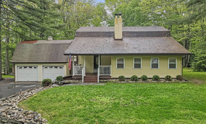 Tafton House | Family & Dog friendly home - Game Room - Near the Lake!
