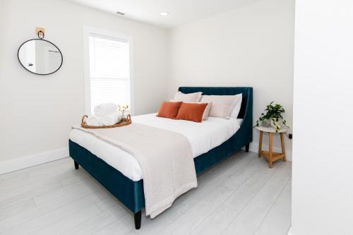 Sandusky House | Family Duplex Suite in Downtown Sandusky Sleeps 12!