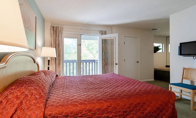 French Lick Villa | Family Escape in French Lick | 2 Villas with Kitchen, Balcony, & Indoor Pool