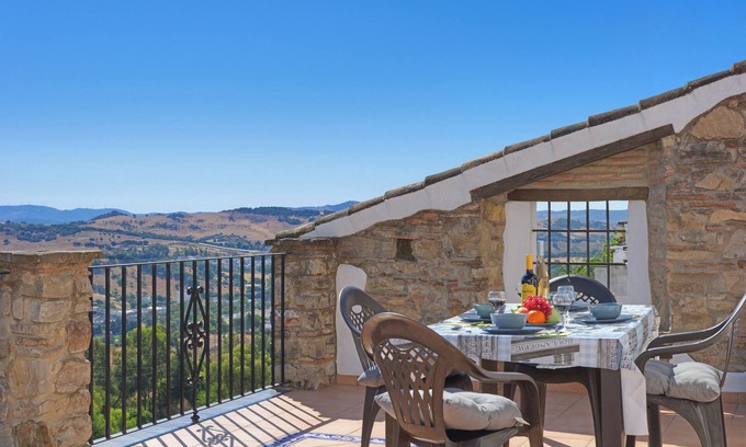 Jimena de la Frontera Villa | Family friendly traditional villa in Andalusian pueblo blanco with infinity pool
