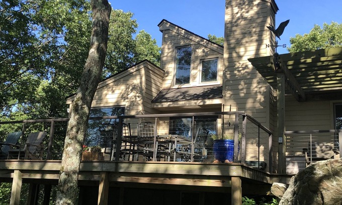 Wintergreen House | Family Friendly, Cozy Home on the Mountain Golf Course. All Necessities Included