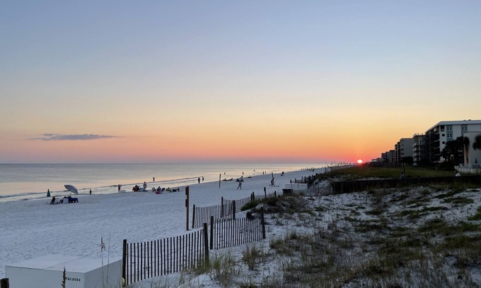 Wright House | Family friendly 3 bed 2 bath a short drive to the prettiest beach in NW Florida
