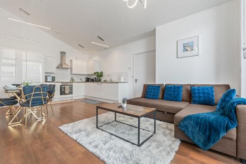 West Ham Apartment | Family-Friendly 2 bedrooms flat with 2bath in Stratford