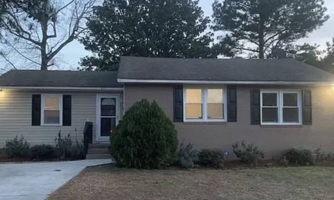 Portsmouth House | Family friendly! 3 bd/2 ba, full house, sleeps 8