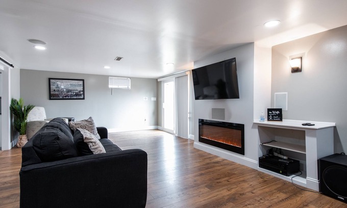 Iroquois House | Family Friendly 3 bed 2 bath close to many Louisville Landmarks