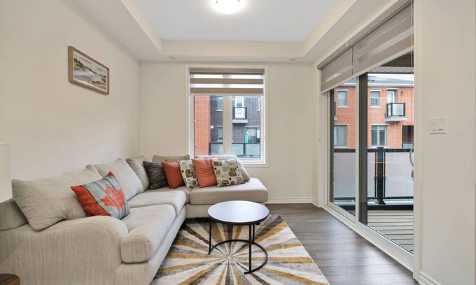 Brampton House | Family-Friendly 3 Bedrooms + 2.5 Bathroom Home Near Mount Pleasant Brampton