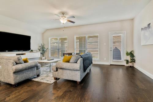 Fort Worth House | Family Friendly 3br Near Fort Worth, Pool & Lake