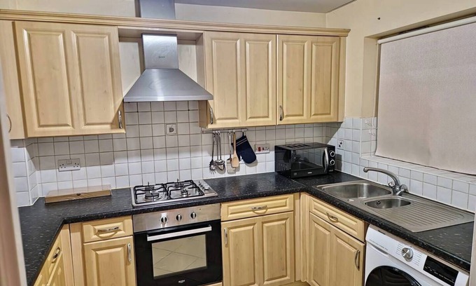 Maidstone House | Family-friendly 3BR - Parking, London Access