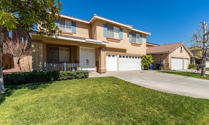 Fontana House | Family-friendly 4BR Home | Spacious Great Location