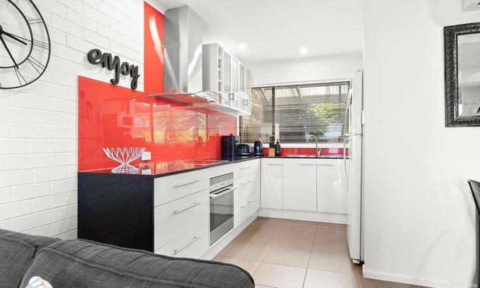 Batehaven Apartment | Family friendly and Ocean Views from the deck
