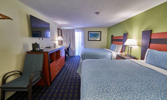 West Yarmouth Hotel | Family-Friendly Atmosphere w/Heated Indoor Pool & Free Breakfast - 4 Units