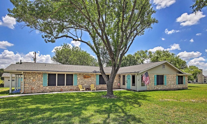 Boerne House | Family-Friendly 'Boerne Beach House' w/ Patio