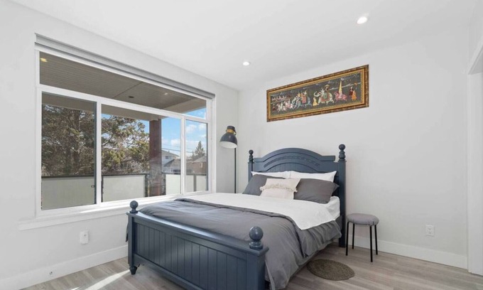 Queensborough House | Family-friendly 1BD suite