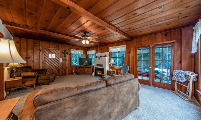 Kaweah House | Family Friendly Cabin on the River - Perfect for Small Families!