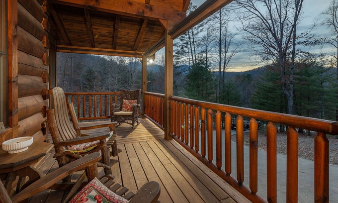 Vein Mountain Cabin | Family Friendly Cabin w/Hot Tub, Fishing Pond & Game Room 45min to Asheville