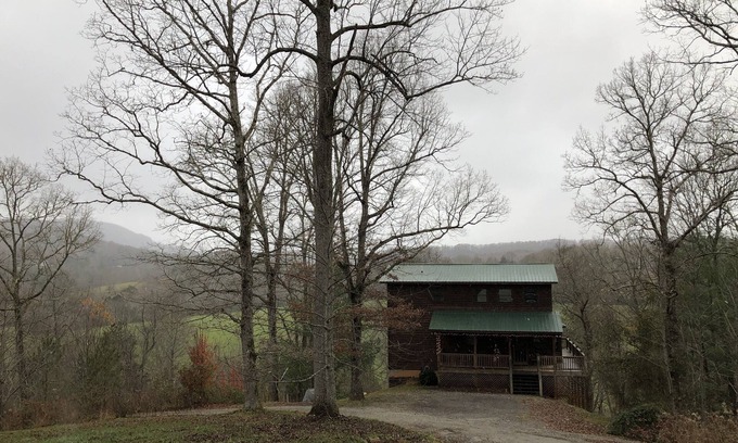 Murphy Cabin | Family-friendly cabin, with mountain views and tranquil creek near Blue Ridge