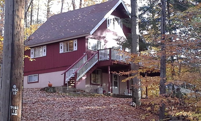 Eidelweiss Village Ski Chalet | Family Friendly Chalet Eidelweiss Village minutes to North Conway NH Storyland
